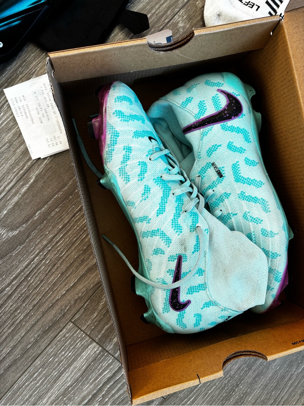 unisex Nike Phantom Luna Elite FG soccer cleats in Hyper Turquoise